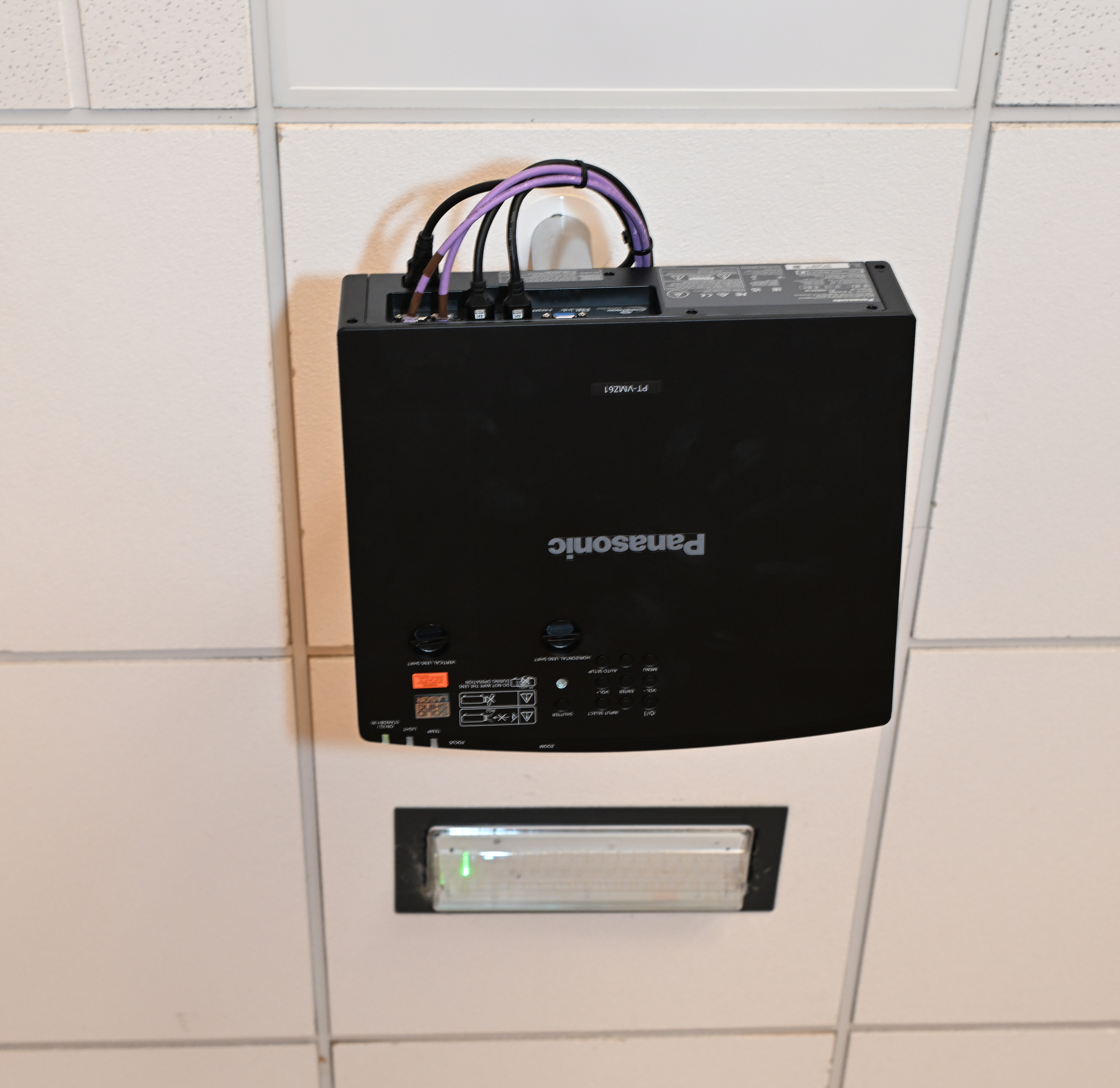 Projector-3.jpg