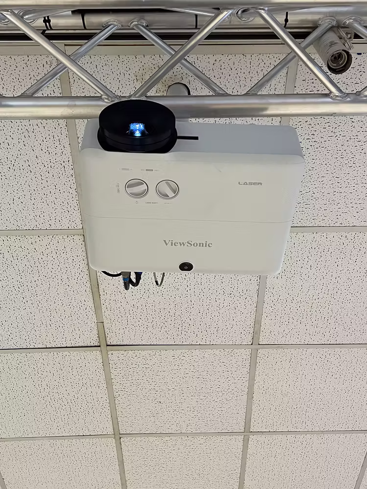 Steeple Ashton VH - projector.avif